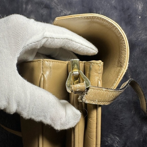 Ferragamo Tan Leather Crossbody Bag Vintage - Picture 9 of 16